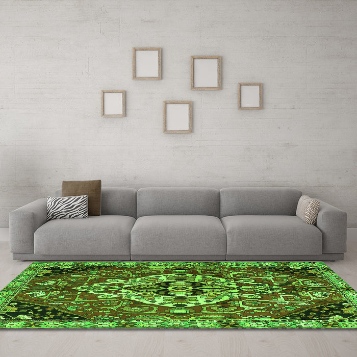 Machine Washable Persian Green Traditional Area Rugs in a Living Room,, wshtr2534grn