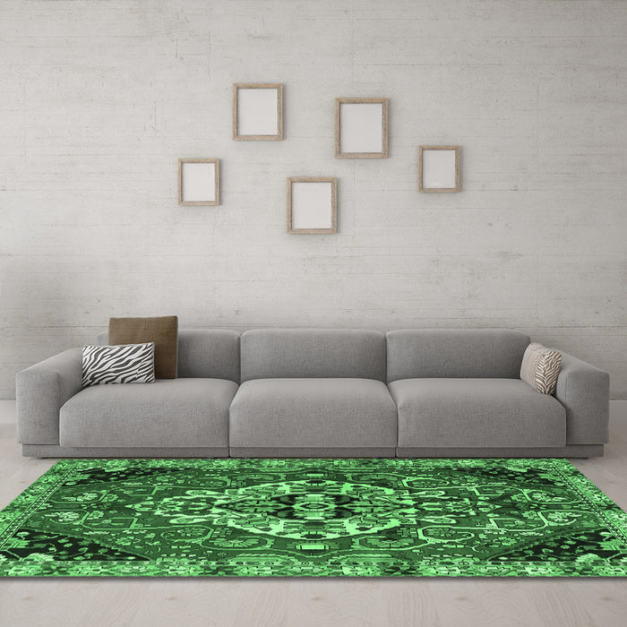 Machine Washable Persian Emerald Green Traditional Area Rugs in a Living Room,, wshtr2534emgrn