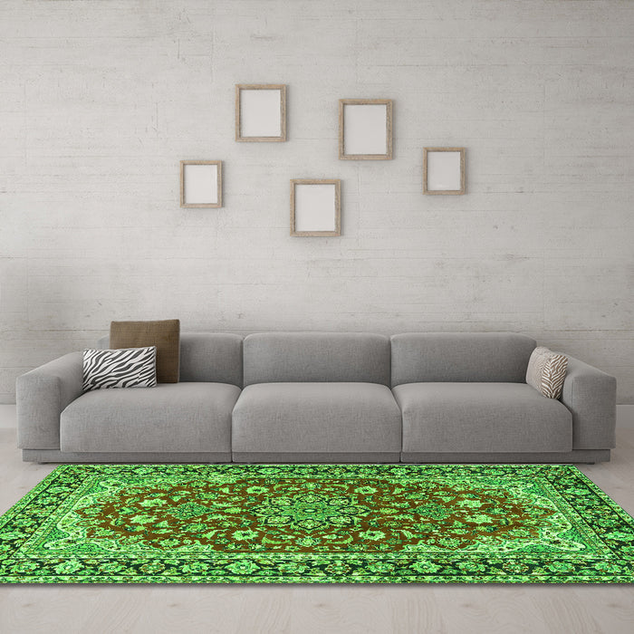 Machine Washable Medallion Green Traditional Area Rugs in a Living Room,, wshtr2535grn