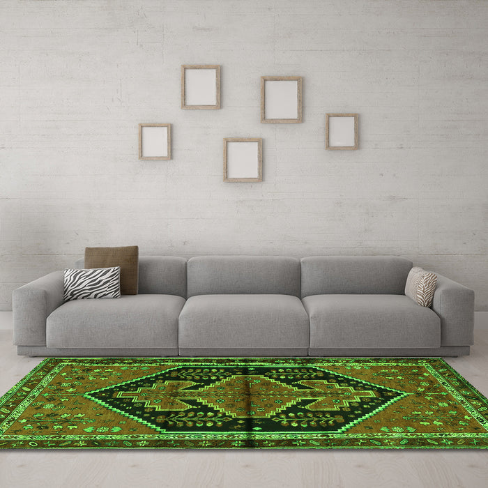Machine Washable Persian Green Traditional Area Rugs in a Living Room,, wshtr2538grn