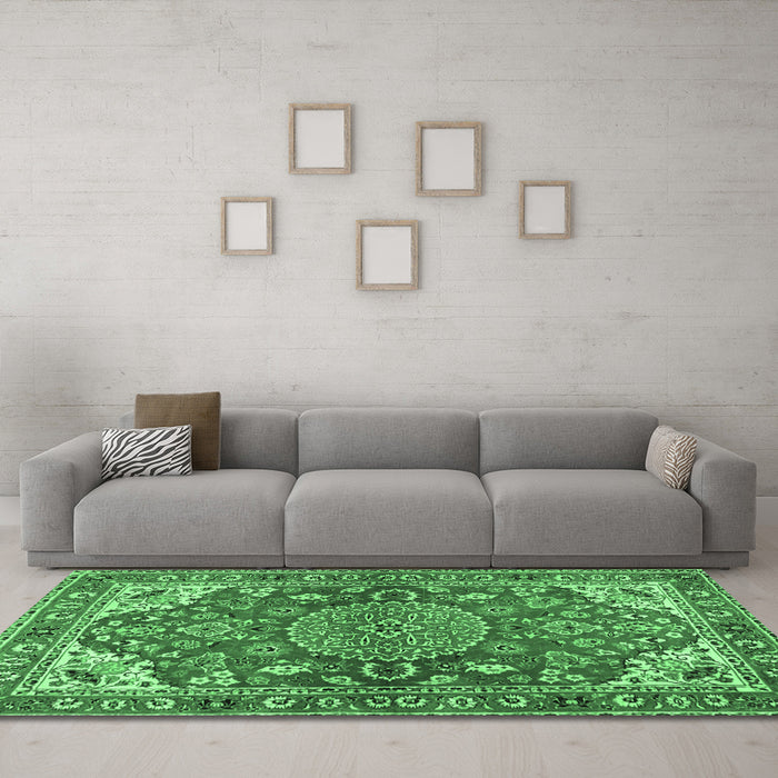 Machine Washable Persian Emerald Green Traditional Area Rugs in a Living Room,, wshtr2539emgrn