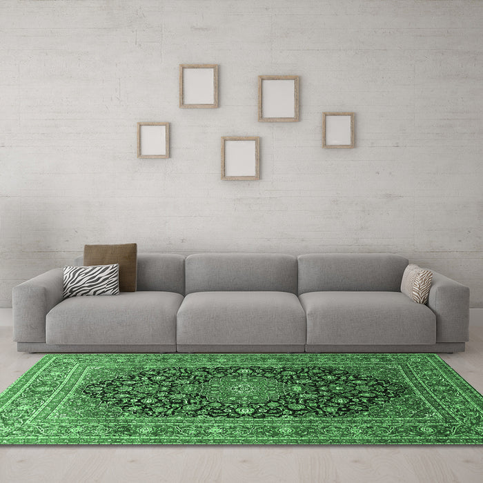 Machine Washable Medallion Emerald Green Traditional Area Rugs in a Living Room,, wshtr253emgrn