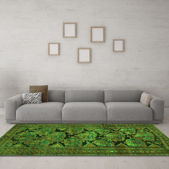 Machine Washable Persian Green Traditional Area Rugs in a Living Room,, wshtr2541grn