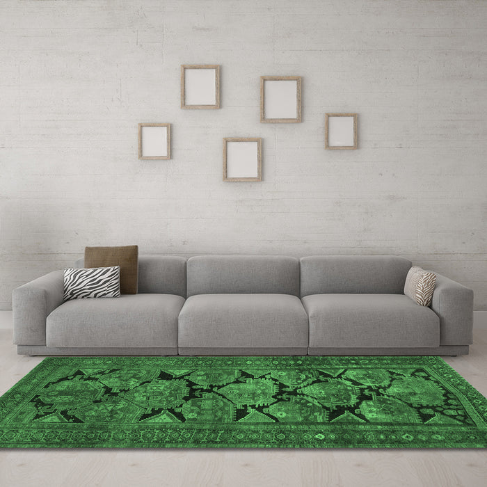 Machine Washable Persian Emerald Green Traditional Area Rugs in a Living Room,, wshtr2541emgrn