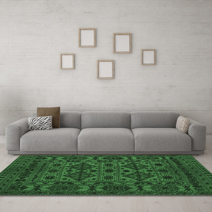 Machine Washable Persian Emerald Green Traditional Area Rugs in a Living Room,, wshtr2542emgrn