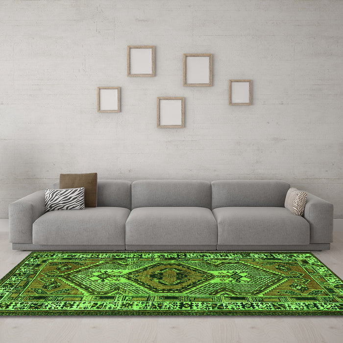 Machine Washable Persian Green Traditional Area Rugs in a Living Room,, wshtr2546grn