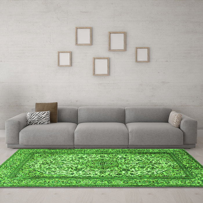 Machine Washable Medallion Green Traditional Area Rugs in a Living Room,, wshtr2548grn