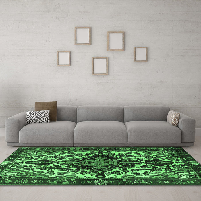 Machine Washable Persian Emerald Green Traditional Area Rugs in a Living Room,, wshtr2550emgrn
