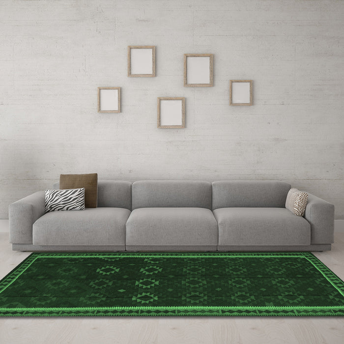 Machine Washable Persian Emerald Green Traditional Area Rugs in a Living Room,, wshtr2551emgrn