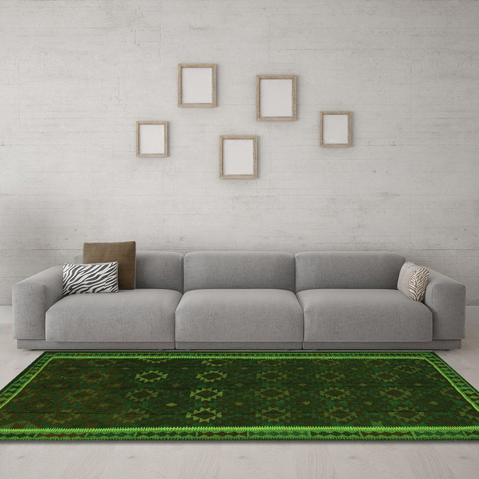 Machine Washable Persian Green Traditional Area Rugs in a Living Room,, wshtr2551grn