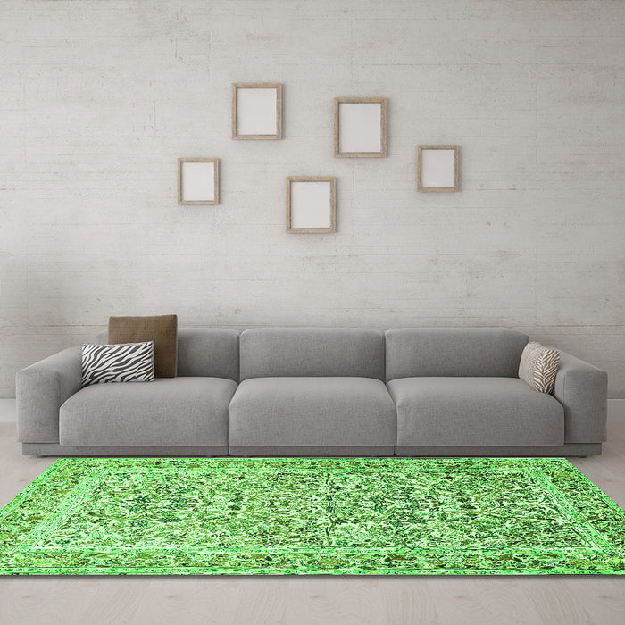 Machine Washable Persian Green Traditional Area Rugs in a Living Room,, wshtr2552grn