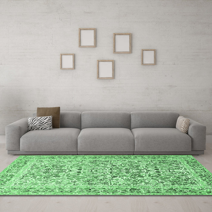 Machine Washable Persian Emerald Green Traditional Area Rugs in a Living Room,, wshtr2552emgrn