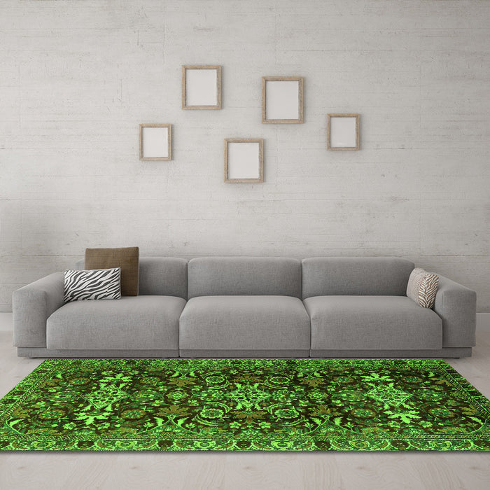 Machine Washable Persian Green Traditional Area Rugs in a Living Room,, wshtr2553grn