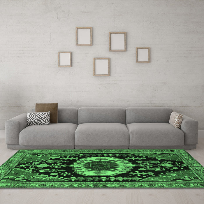 Machine Washable Medallion Emerald Green Traditional Area Rugs in a Living Room,, wshtr2554emgrn