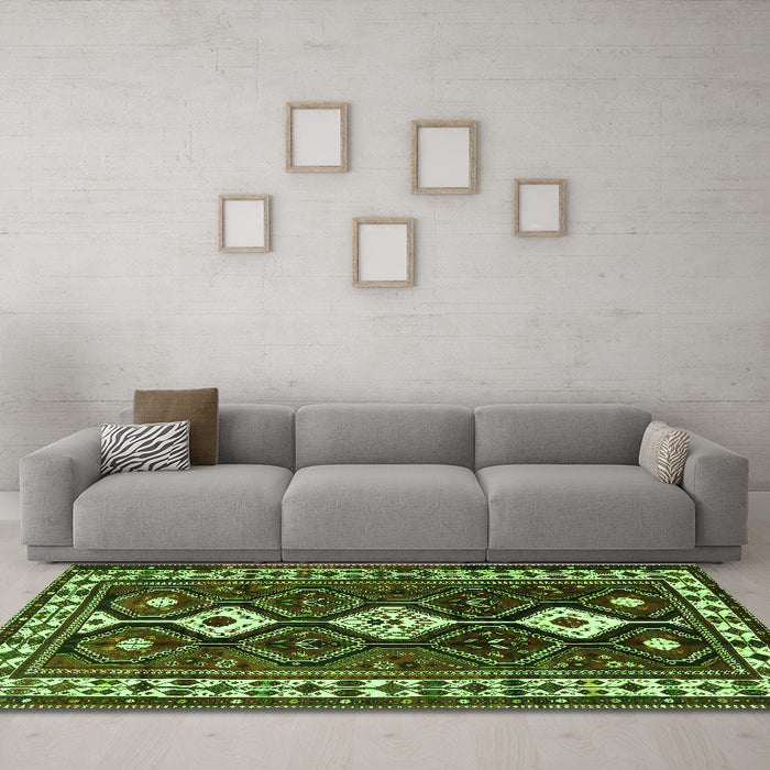 Machine Washable Persian Green Traditional Area Rugs in a Living Room,, wshtr2555grn