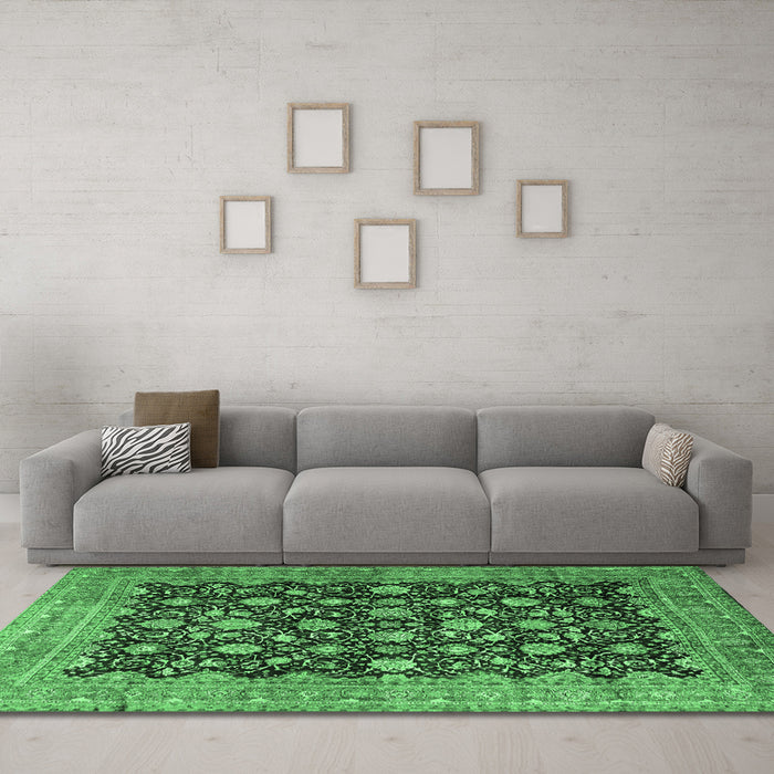 Machine Washable Persian Emerald Green Traditional Area Rugs in a Living Room,, wshtr2556emgrn
