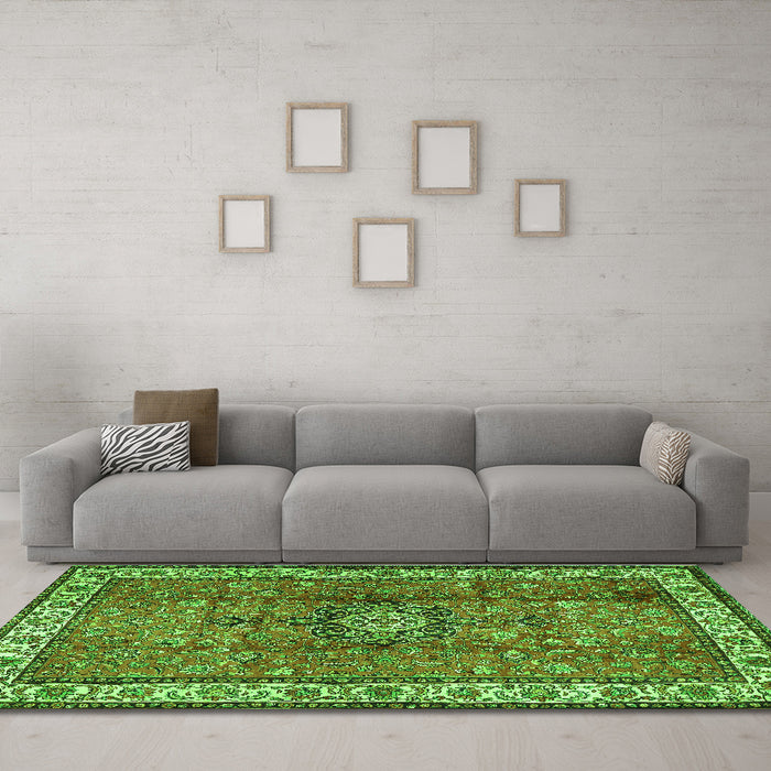 Machine Washable Persian Green Traditional Area Rugs in a Living Room,, wshtr2558grn