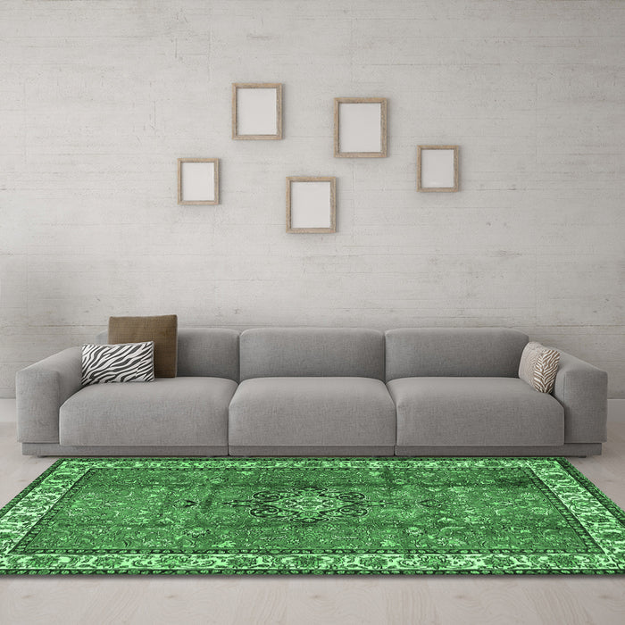 Machine Washable Persian Emerald Green Traditional Area Rugs in a Living Room,, wshtr2558emgrn