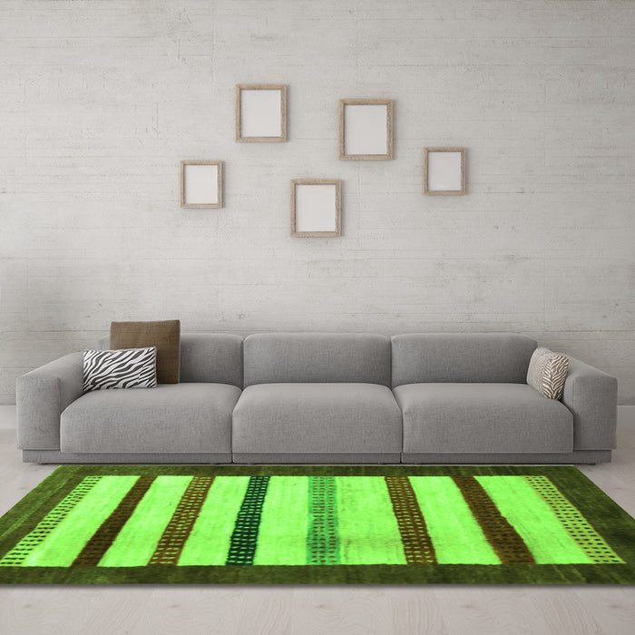 Machine Washable Persian Green Traditional Area Rugs in a Living Room,, wshtr255grn