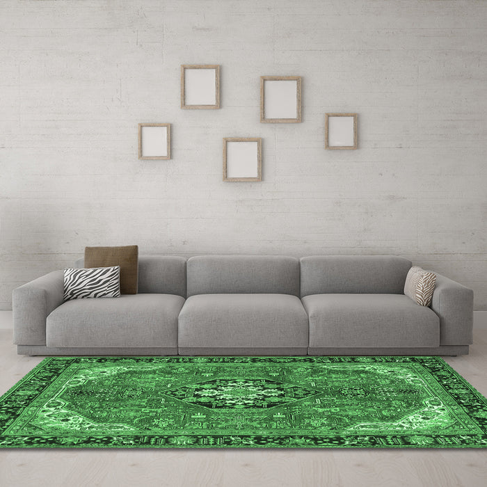 Machine Washable Medallion Emerald Green Traditional Area Rugs in a Living Room,, wshtr2560emgrn