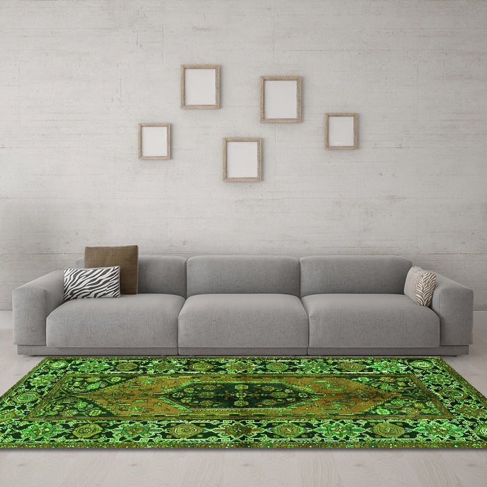 Machine Washable Persian Green Traditional Area Rugs in a Living Room,, wshtr2562grn