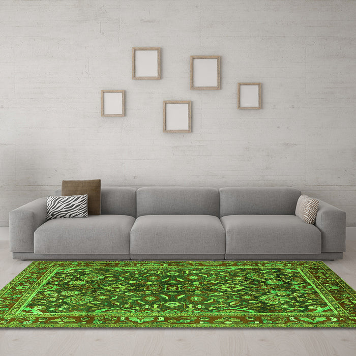 Machine Washable Persian Green Traditional Area Rugs in a Living Room,, wshtr2564grn