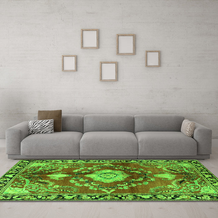 Machine Washable Persian Green Traditional Area Rugs in a Living Room,, wshtr2565grn