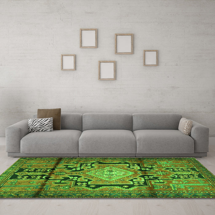 Machine Washable Persian Green Traditional Area Rugs in a Living Room,, wshtr2568grn