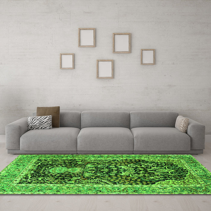 Machine Washable Animal Green Traditional Area Rugs in a Living Room,, wshtr2569grn