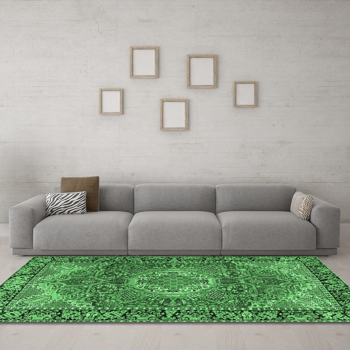 Machine Washable Medallion Emerald Green Traditional Area Rugs in a Living Room,, wshtr2570emgrn