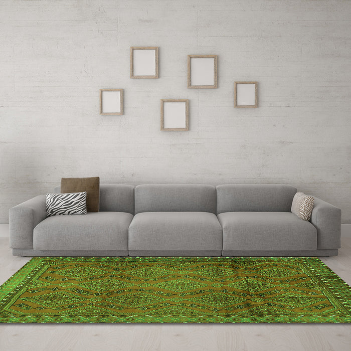 Machine Washable Persian Green Traditional Area Rugs in a Living Room,, wshtr2571grn