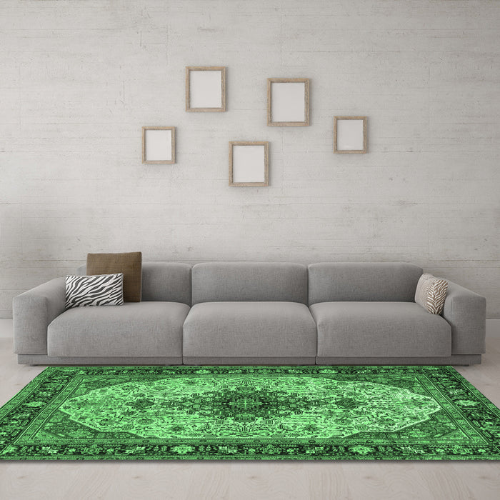 Machine Washable Medallion Emerald Green Traditional Area Rugs in a Living Room,, wshtr2573emgrn
