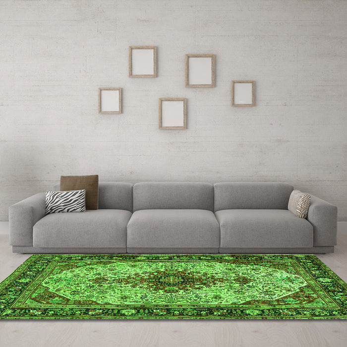 Machine Washable Medallion Green Traditional Area Rugs in a Living Room,, wshtr2573grn