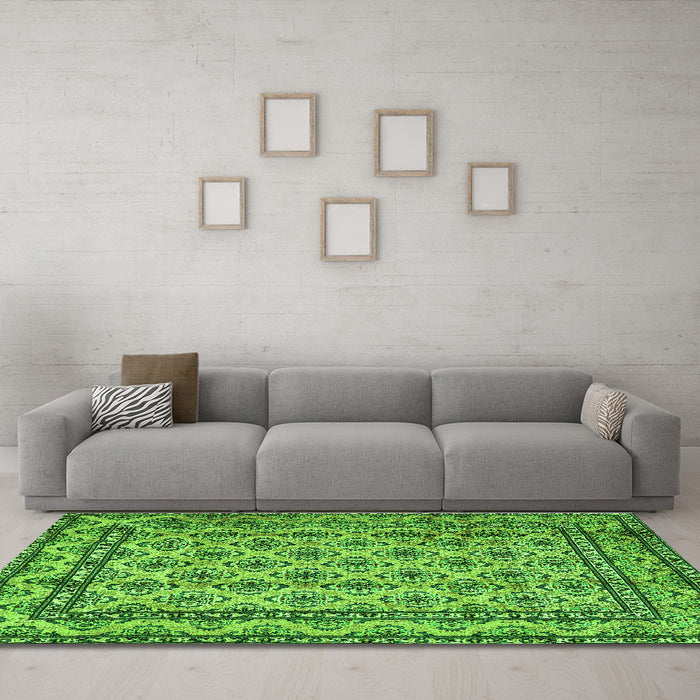 Machine Washable Persian Green Traditional Area Rugs in a Living Room,, wshtr2576grn
