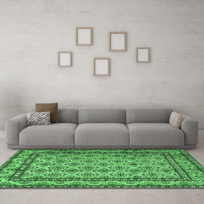 Machine Washable Persian Emerald Green Traditional Area Rugs in a Living Room,, wshtr2576emgrn