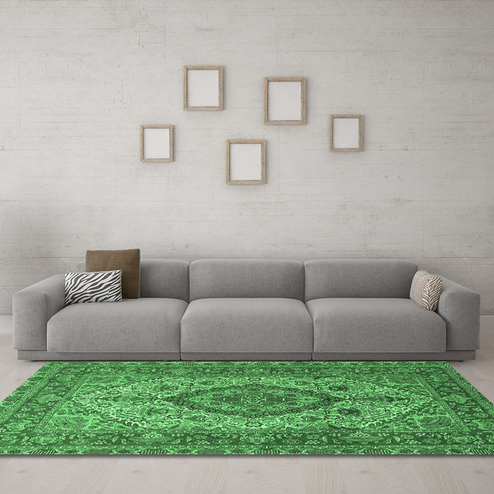 Machine Washable Medallion Emerald Green Traditional Area Rugs in a Living Room,, wshtr257emgrn