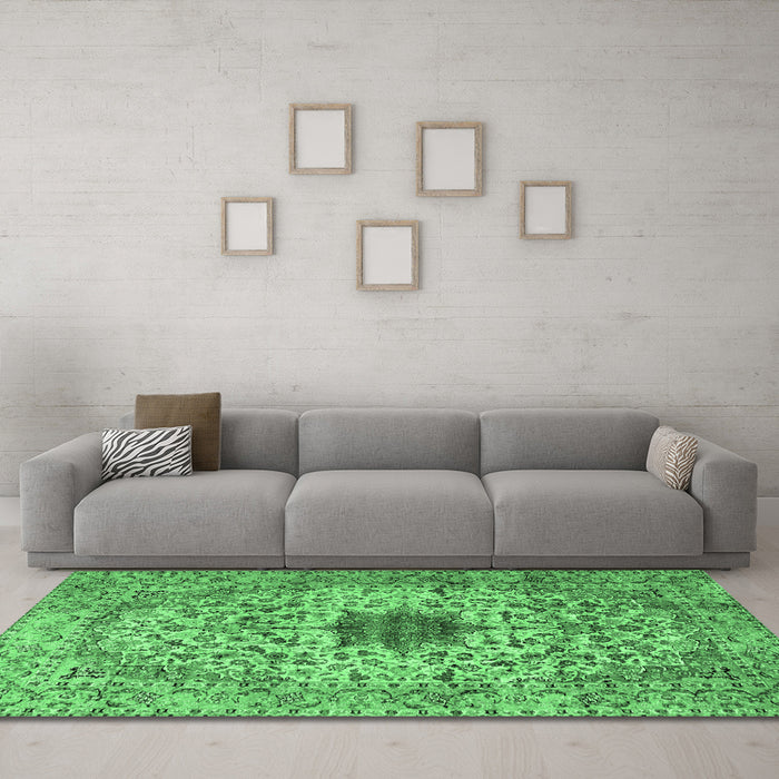 Machine Washable Persian Emerald Green Traditional Area Rugs in a Living Room,, wshtr2583emgrn