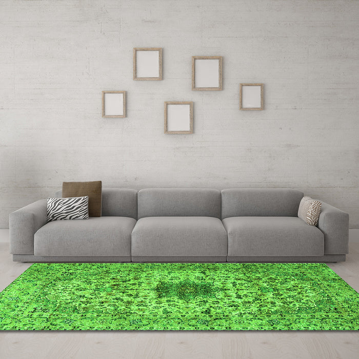 Machine Washable Persian Green Traditional Area Rugs in a Living Room,, wshtr2583grn