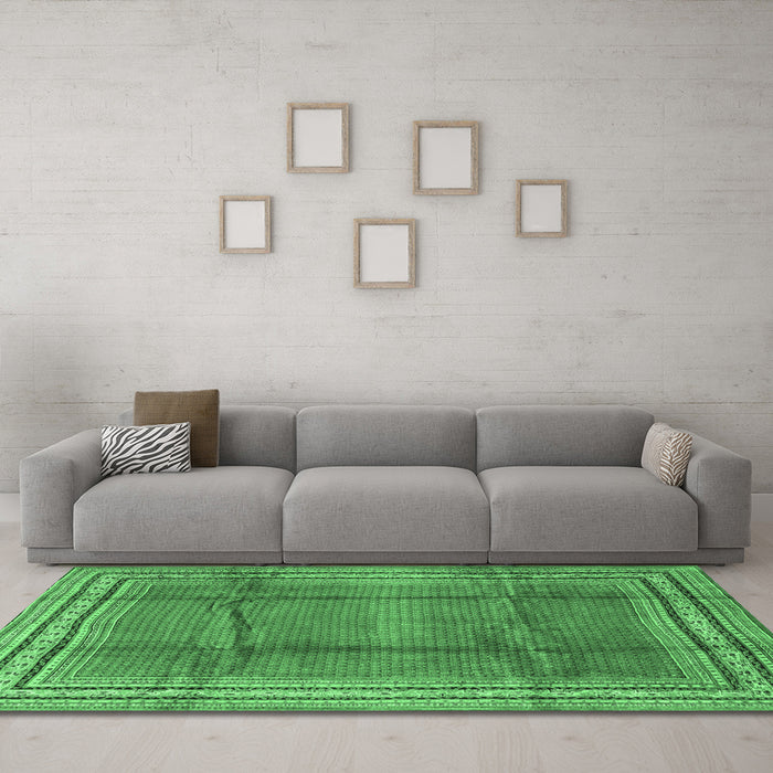 Machine Washable Persian Emerald Green Traditional Area Rugs in a Living Room,, wshtr2584emgrn