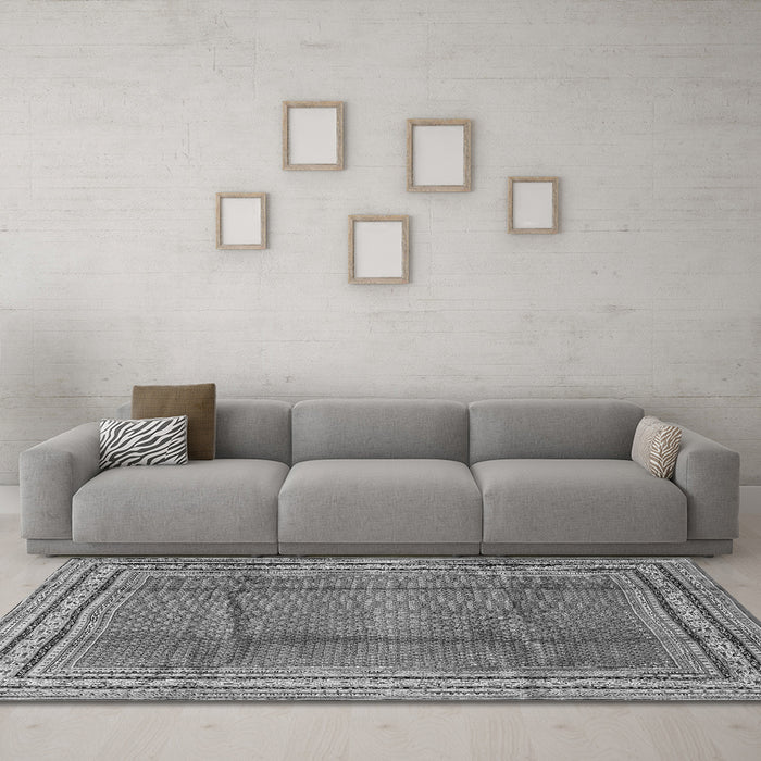 Machine Washable Persian Gray Traditional Rug in a Living Room,, wshtr2584gry