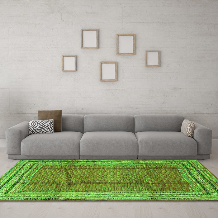 Machine Washable Persian Green Traditional Area Rugs in a Living Room,, wshtr2584grn