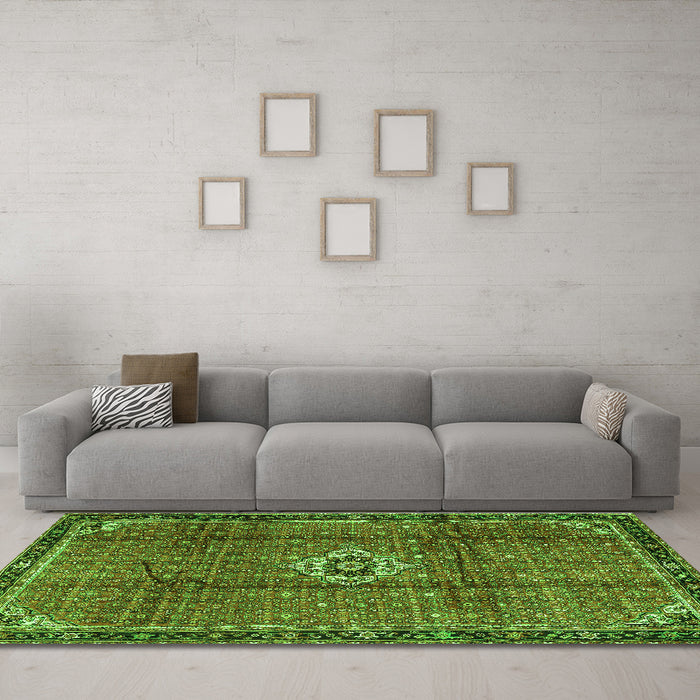 Machine Washable Persian Green Traditional Area Rugs in a Living Room,, wshtr2585grn
