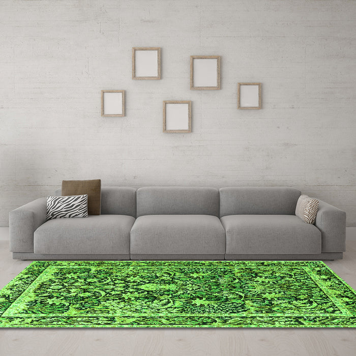 Machine Washable Animal Green Traditional Area Rugs in a Living Room,, wshtr2587grn