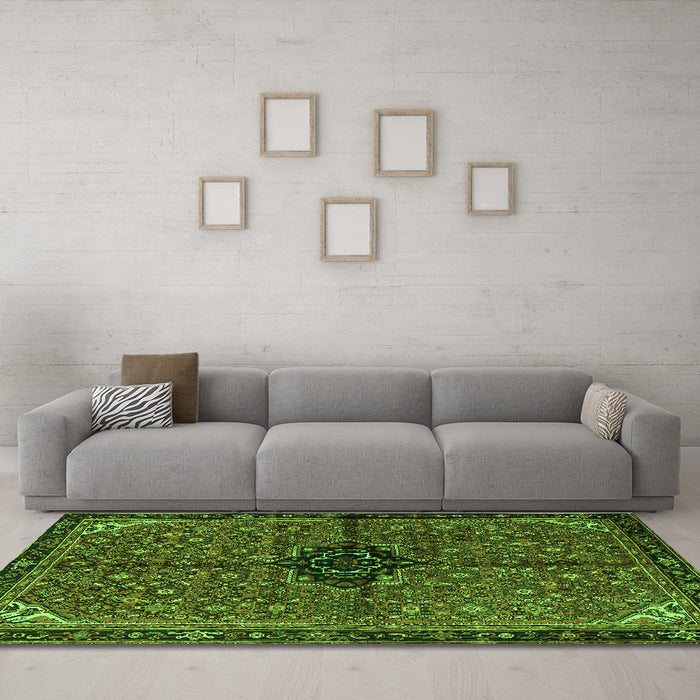 Machine Washable Persian Green Traditional Area Rugs in a Living Room,, wshtr2588grn