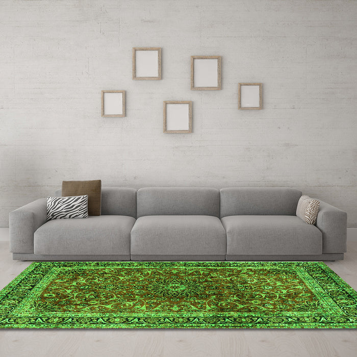 Machine Washable Persian Green Traditional Area Rugs in a Living Room,, wshtr2589grn