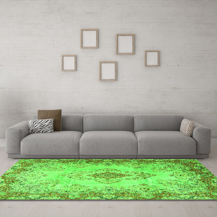 Machine Washable Persian Green Traditional Area Rugs in a Living Room,, wshtr2590grn