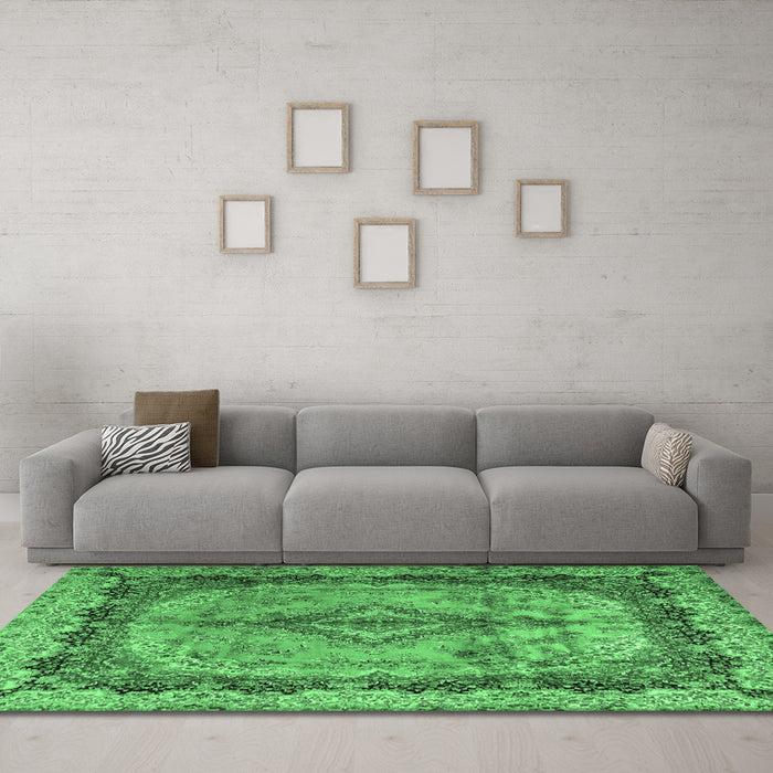 Machine Washable Persian Emerald Green Traditional Area Rugs in a Living Room,, wshtr2592emgrn