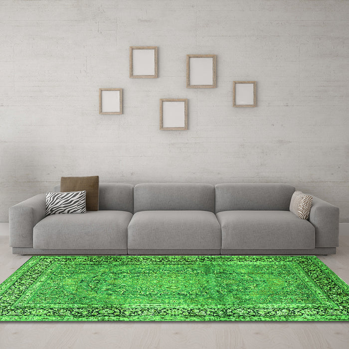 Machine Washable Persian Green Traditional Area Rugs in a Living Room,, wshtr2593grn