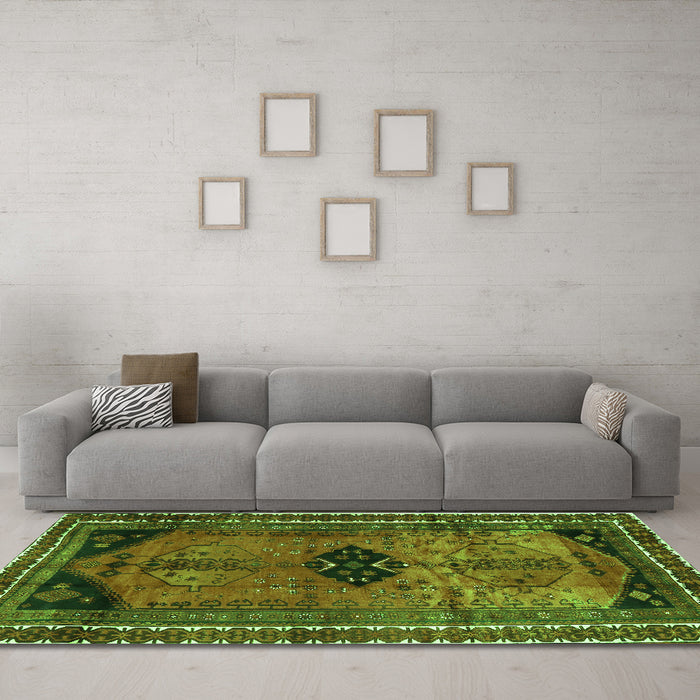 Machine Washable Persian Green Traditional Area Rugs in a Living Room,, wshtr2596grn