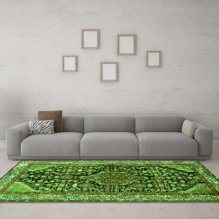 Machine Washable Persian Green Traditional Area Rugs in a Living Room,, wshtr259grn